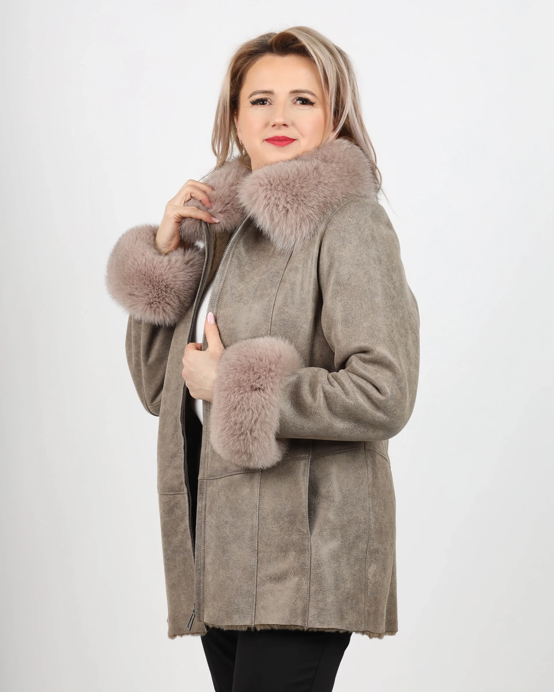 Cojoc de Damă din Blană de Miel Napalan cu Guler și Manșete din Vulpe Model Albertina Bej