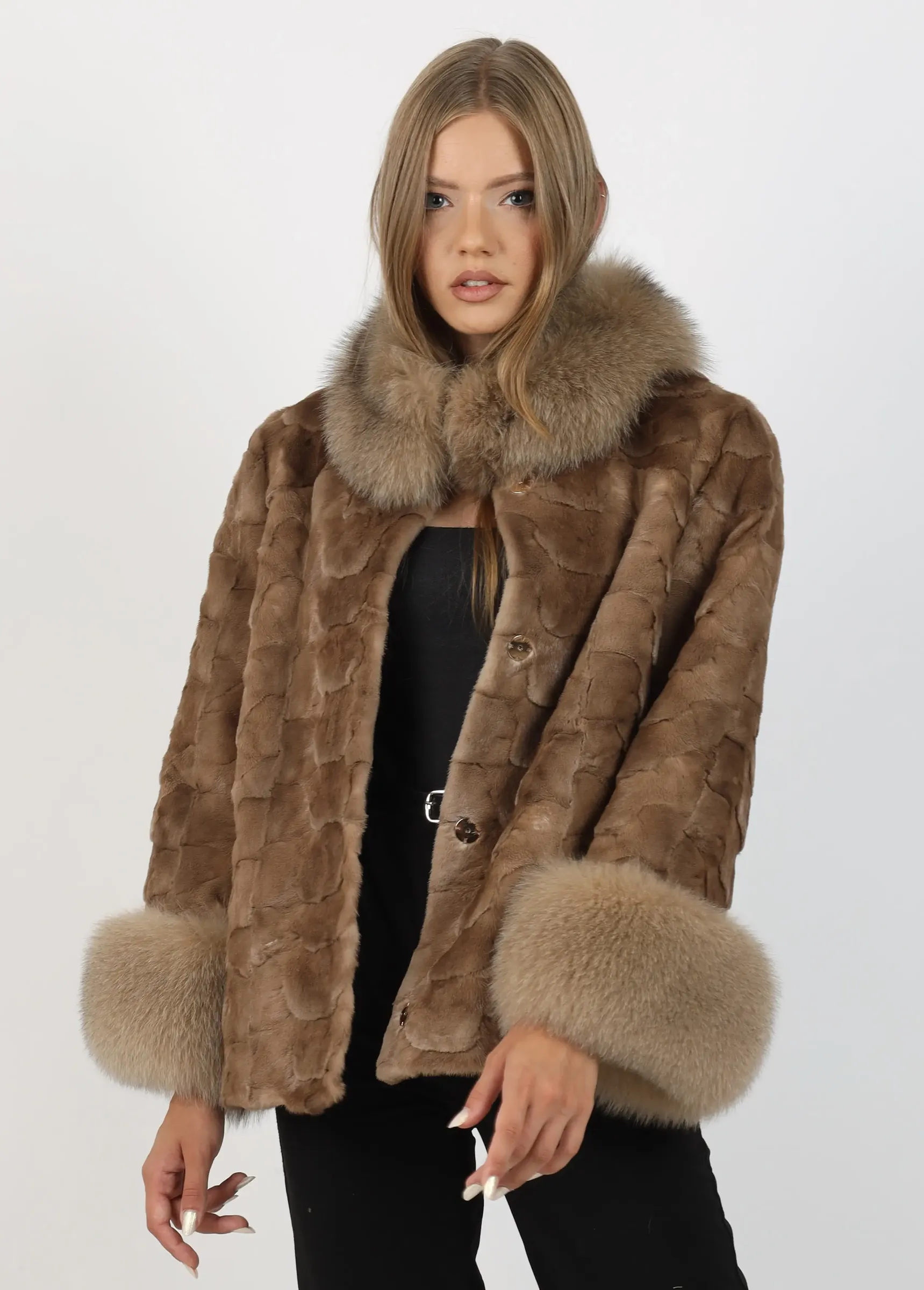 Capă de Damă din Blană de Nurcă și Guler din Blană de Vulpe Argintie Model Mirela Light Brown