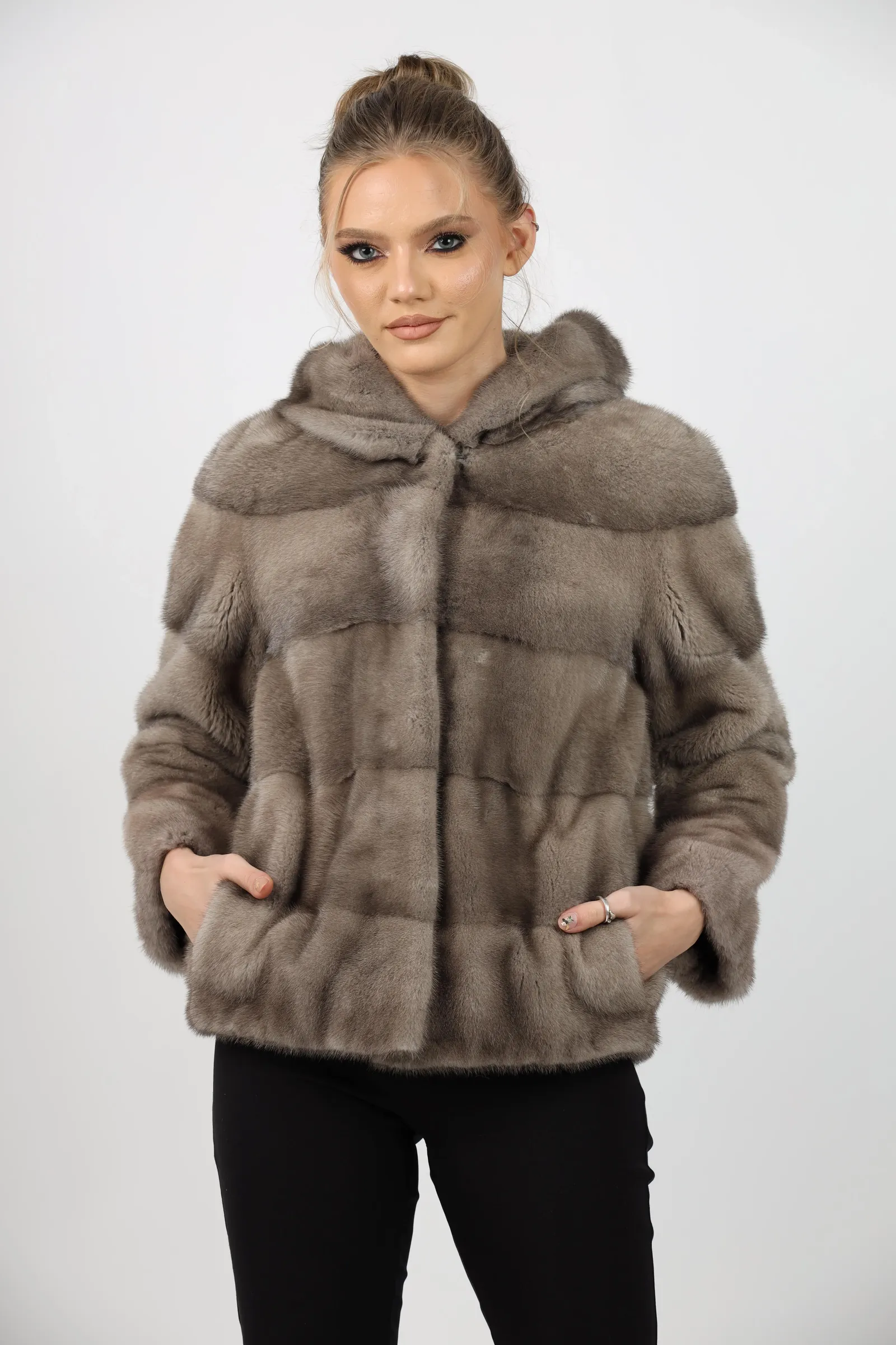 Haină de Damă din Blană de Nurcă cu Glugă Model Vizon Zefir