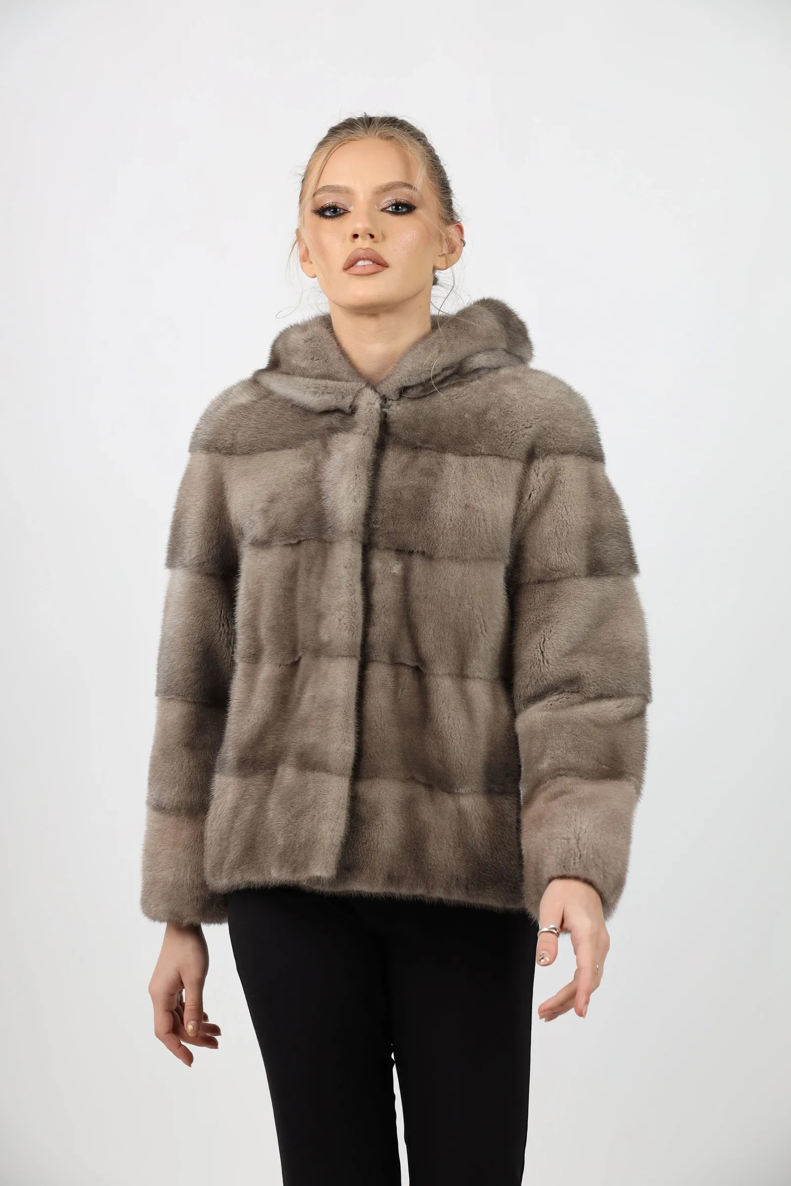 Haină de Damă din Blană de Nurcă cu Glugă Model Vizon Zefir