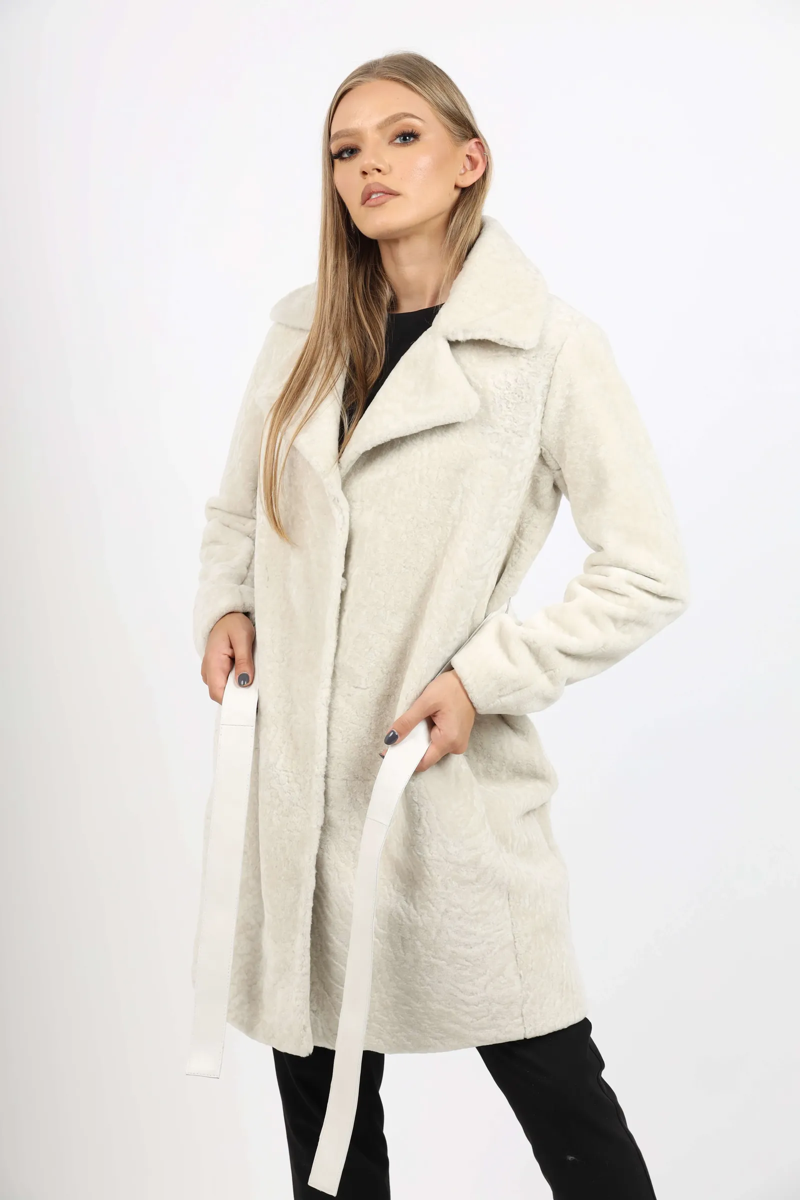 Cojoc de Damă din Blană de Miel Australian cu Revere Tip Palton Model Elara Crem