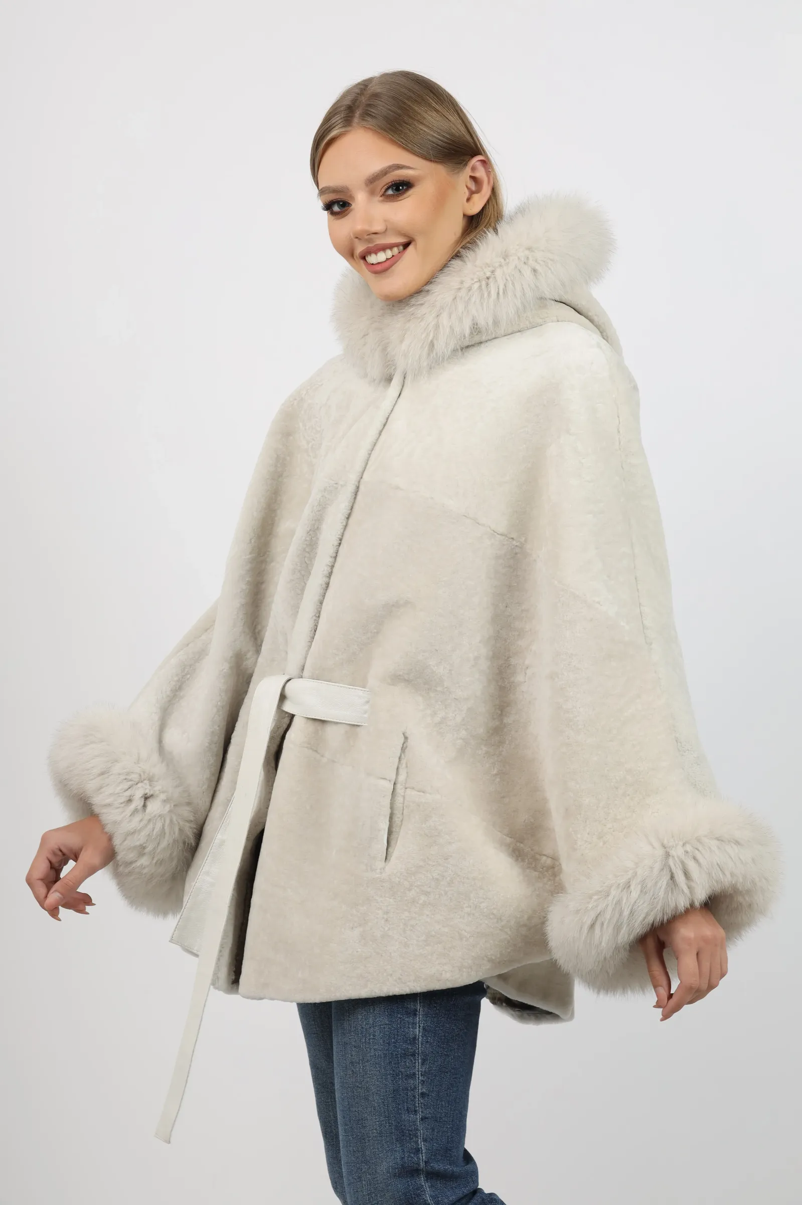 Poncho de Damă Universal din Miel Australian și Glugă din Vulpe Argintie Crem