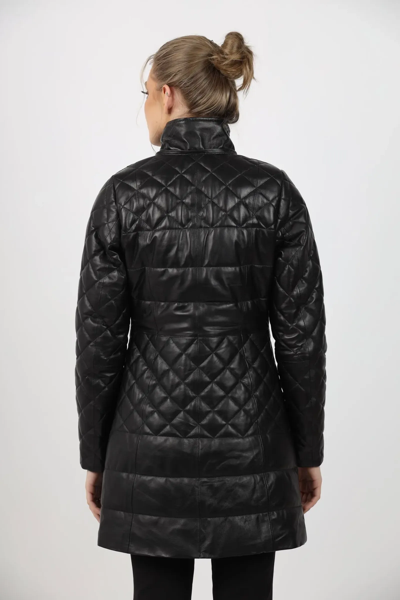 Geacă de Damă din Piele de Miel Matlasată Model Ana Negru