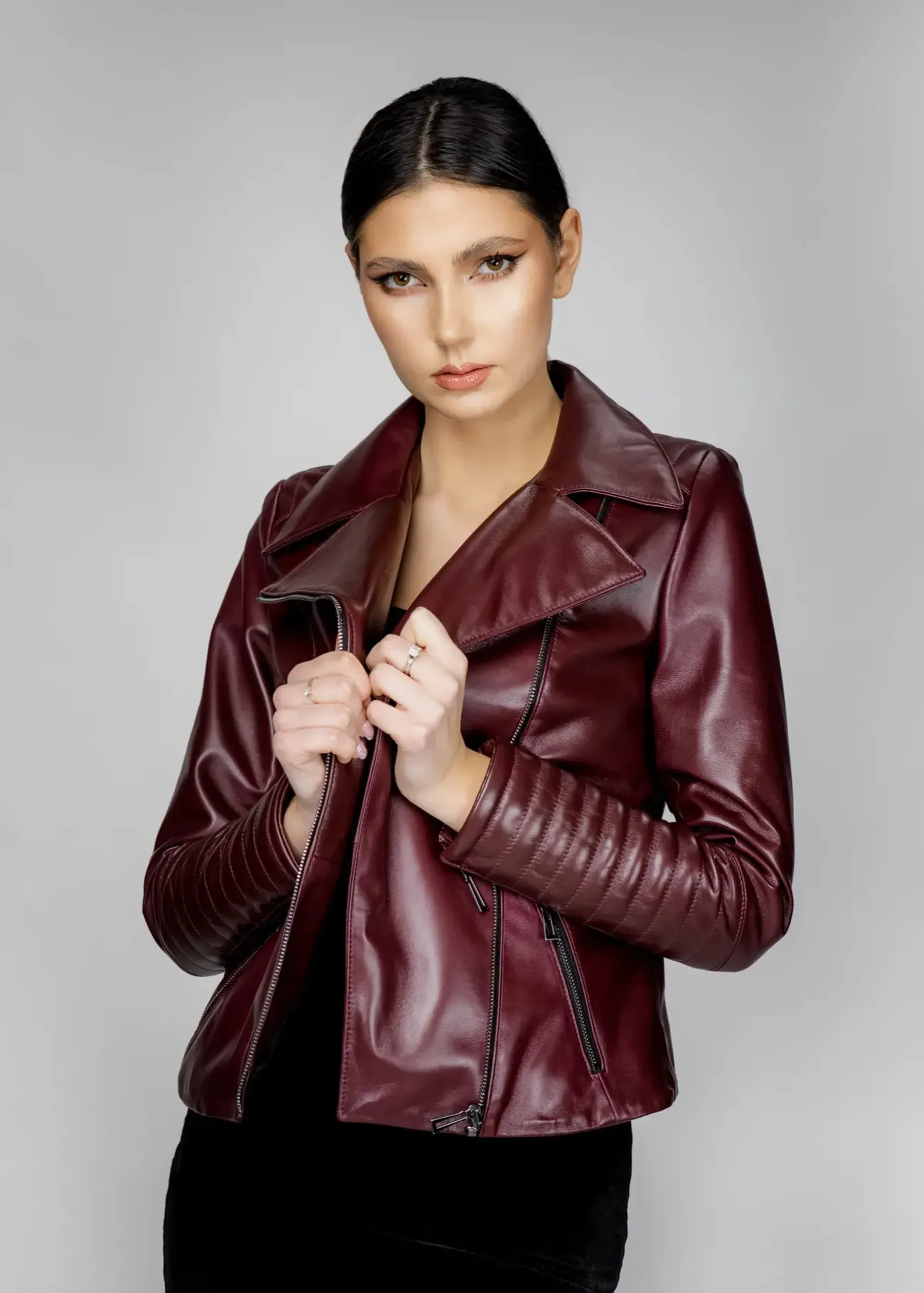 Geacă de Damă din Piele de Miel cu Revere Model Lavinia Grena