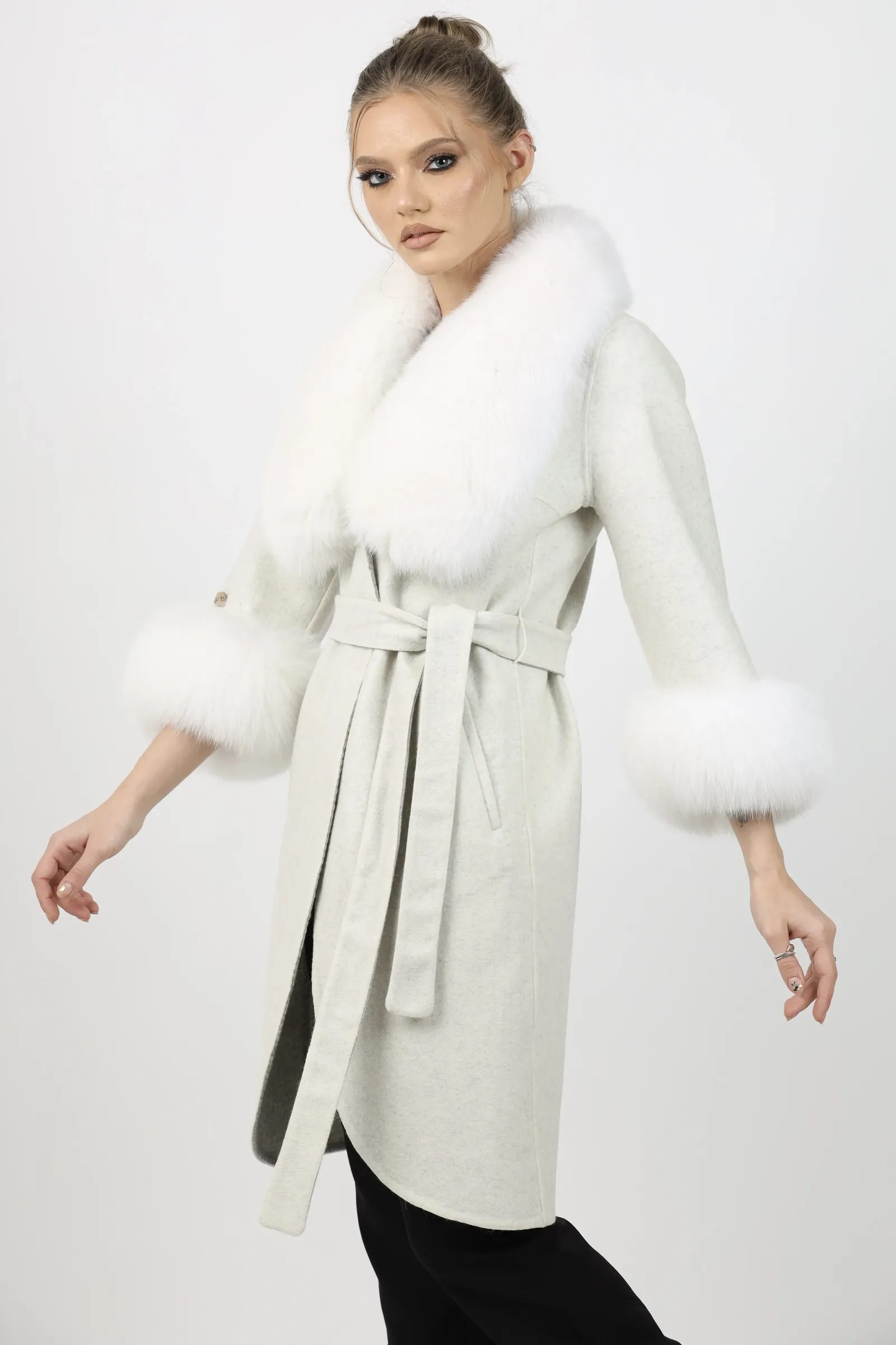 Palton de Damă din Stofă de Alpaca și Garnituri de Vulpe Argintie Model Snow White