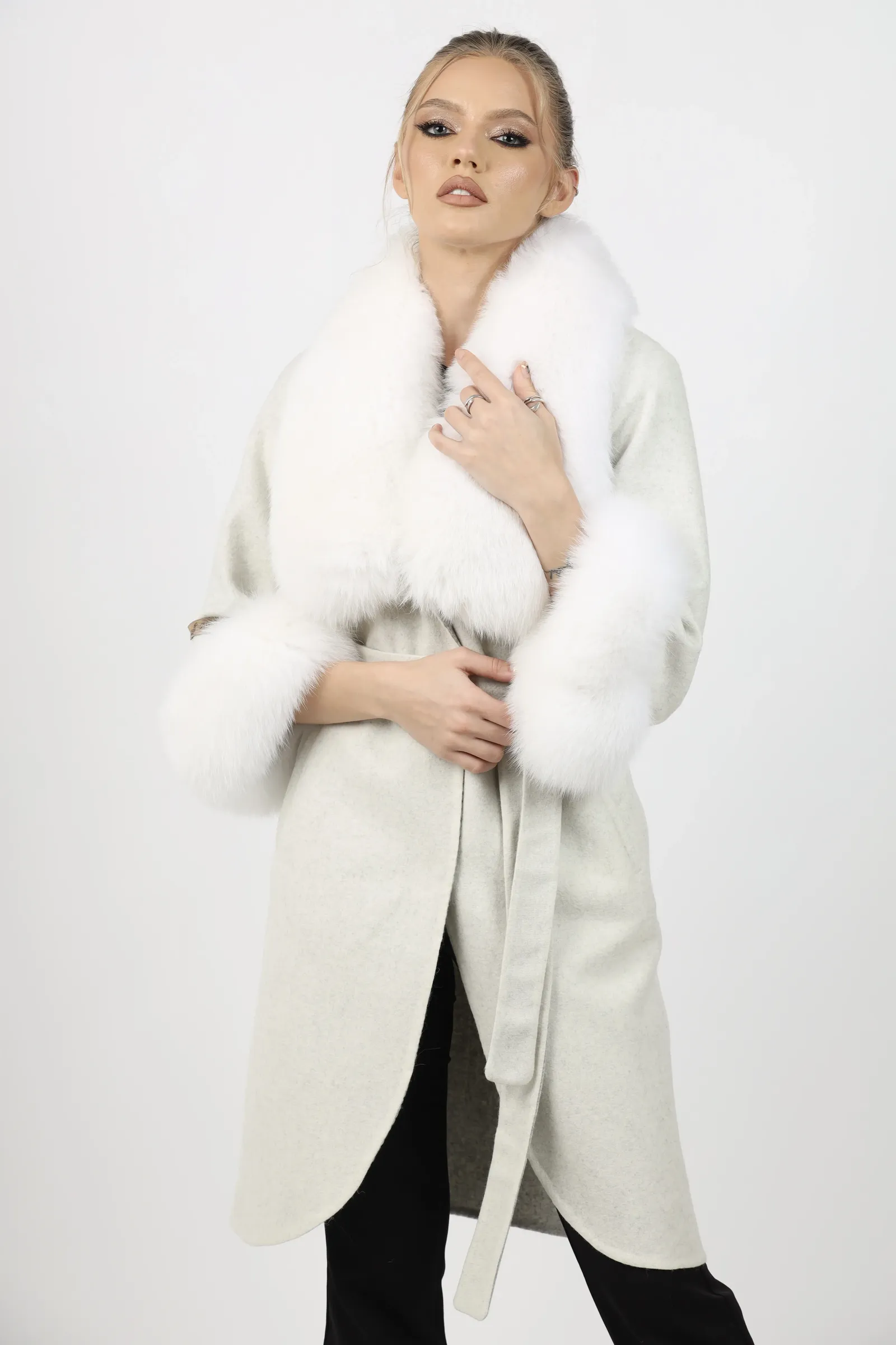 Palton de Damă din Stofă de Alpaca și Garnituri de Vulpe Argintie Model Snow White