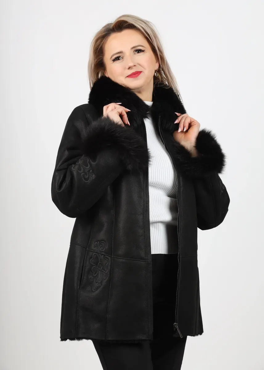 Cojoc de Damă Clasic Brodat din Blană de Miel Napalan cu Guler și Manșete din Vulpe Model Albertina Negru