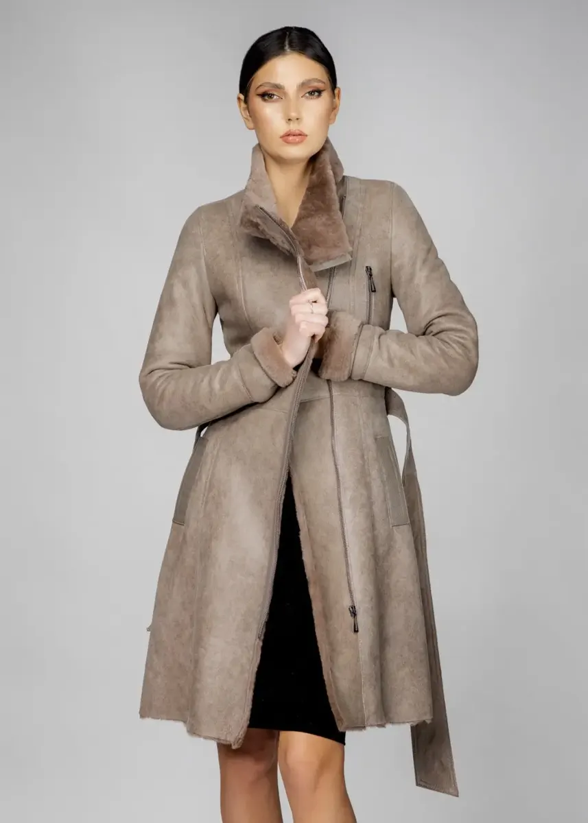 Cojoc de Damă Cambrat din Blană de Miel Napalan Model Cristina Bej