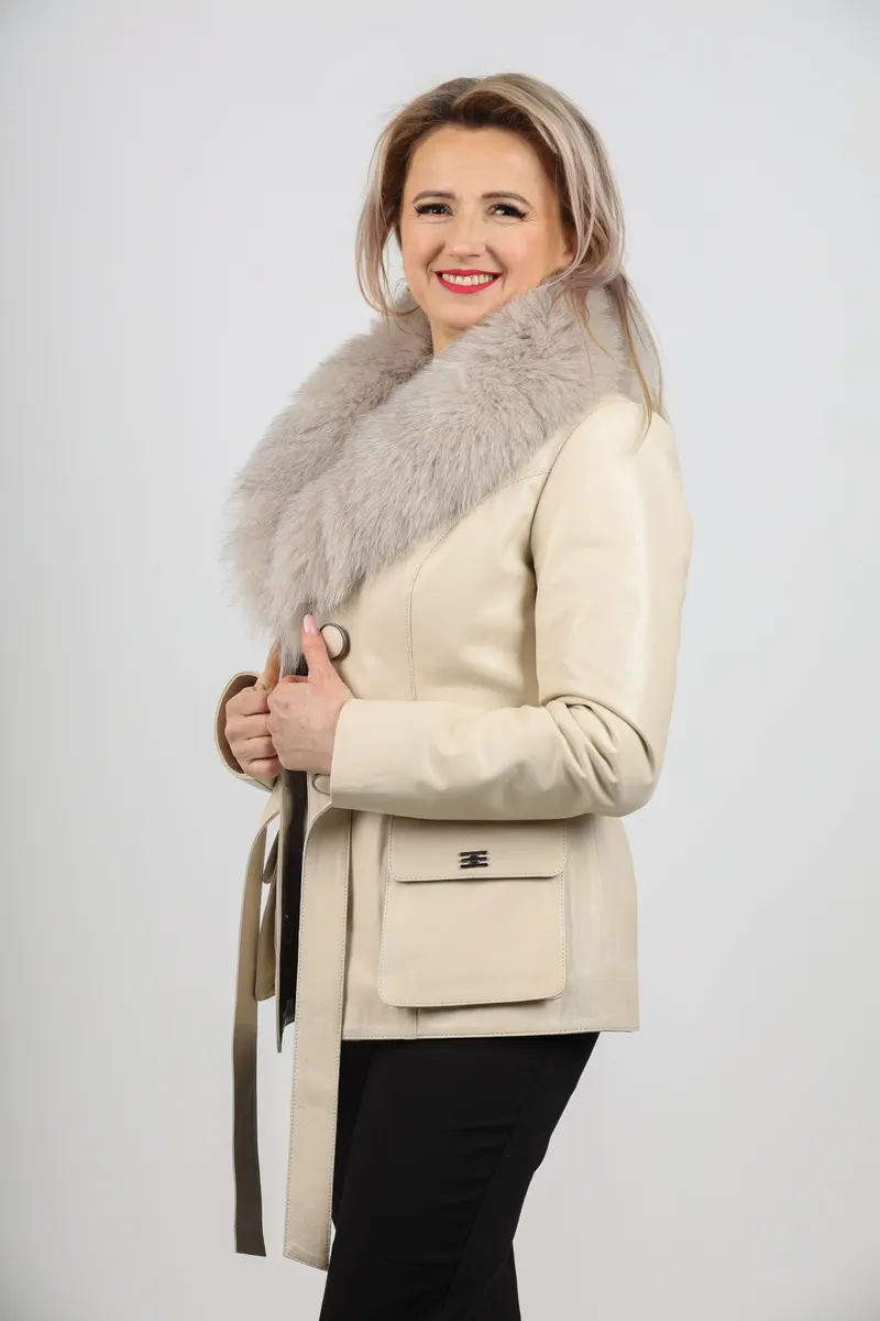 Geacă de Damă din Piele de Miel Cambrată cu Guler Detașabil Model Ionela Crem