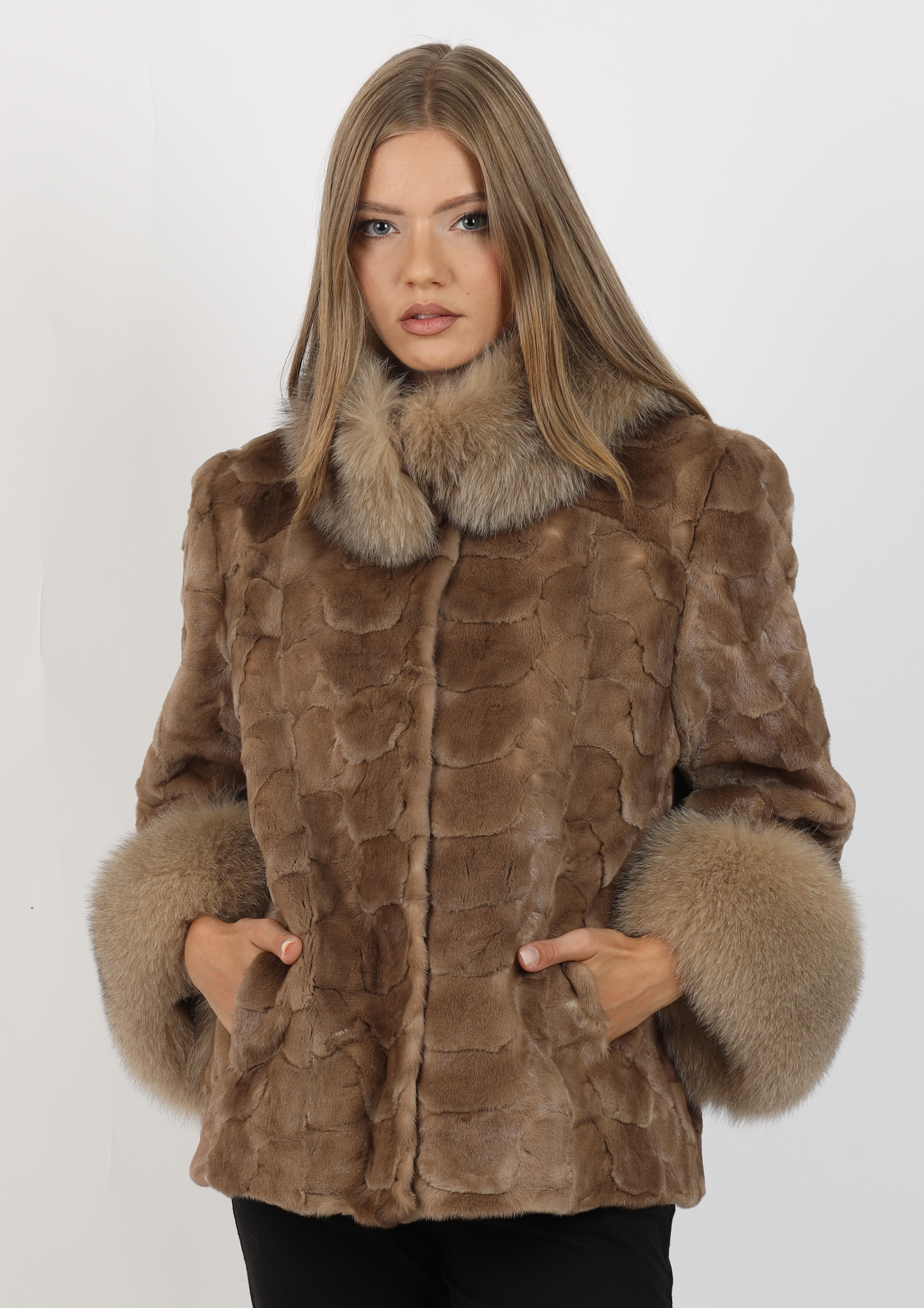 Capă de Damă din Blană de Nurcă și Guler din Blană de Vulpe Argintie Model Mirela Light Brown - imagine 11
