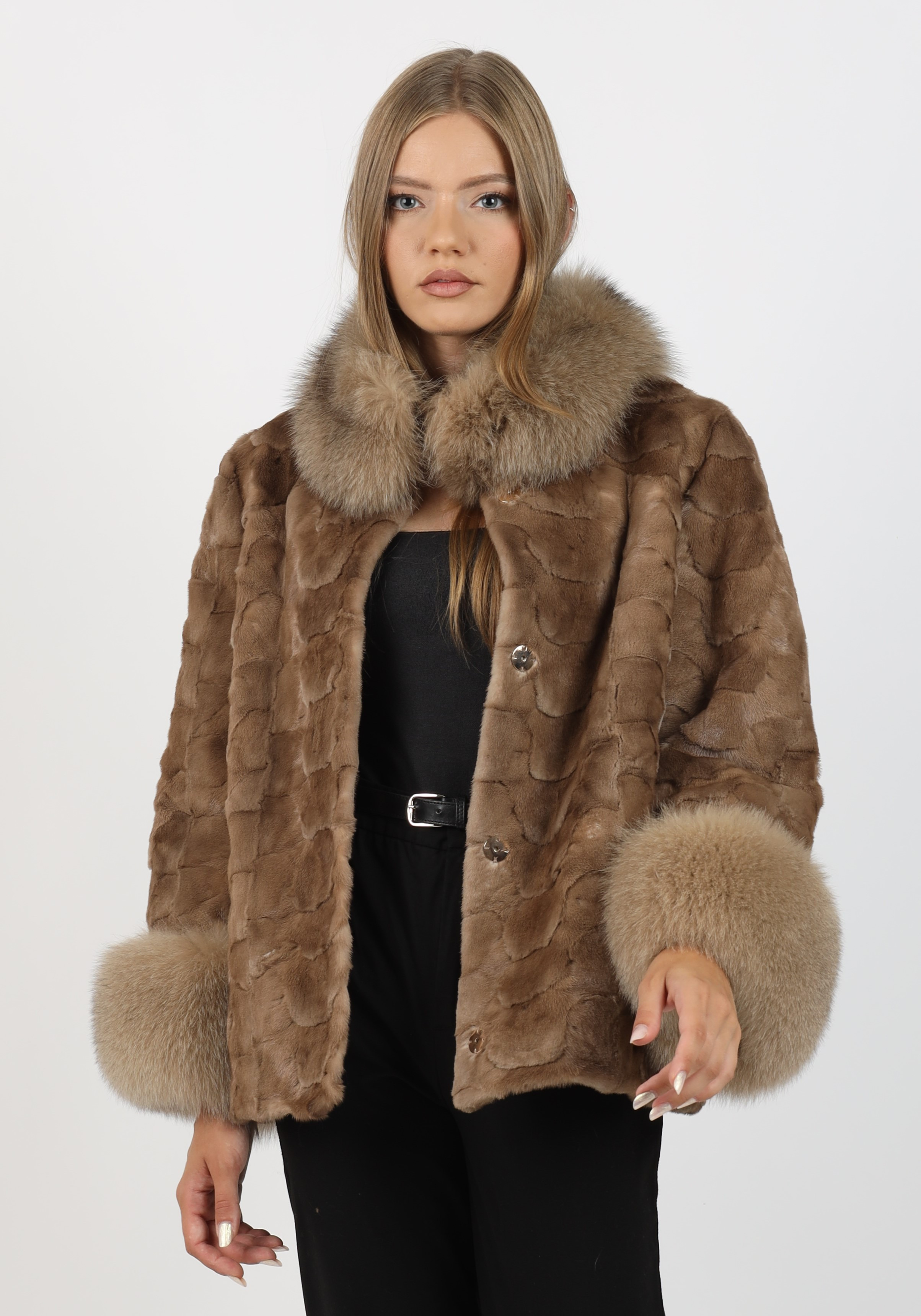 Capă de Damă din Blană de Nurcă și Guler din Blană de Vulpe Argintie Model Mirela Light Brown - imagine 3