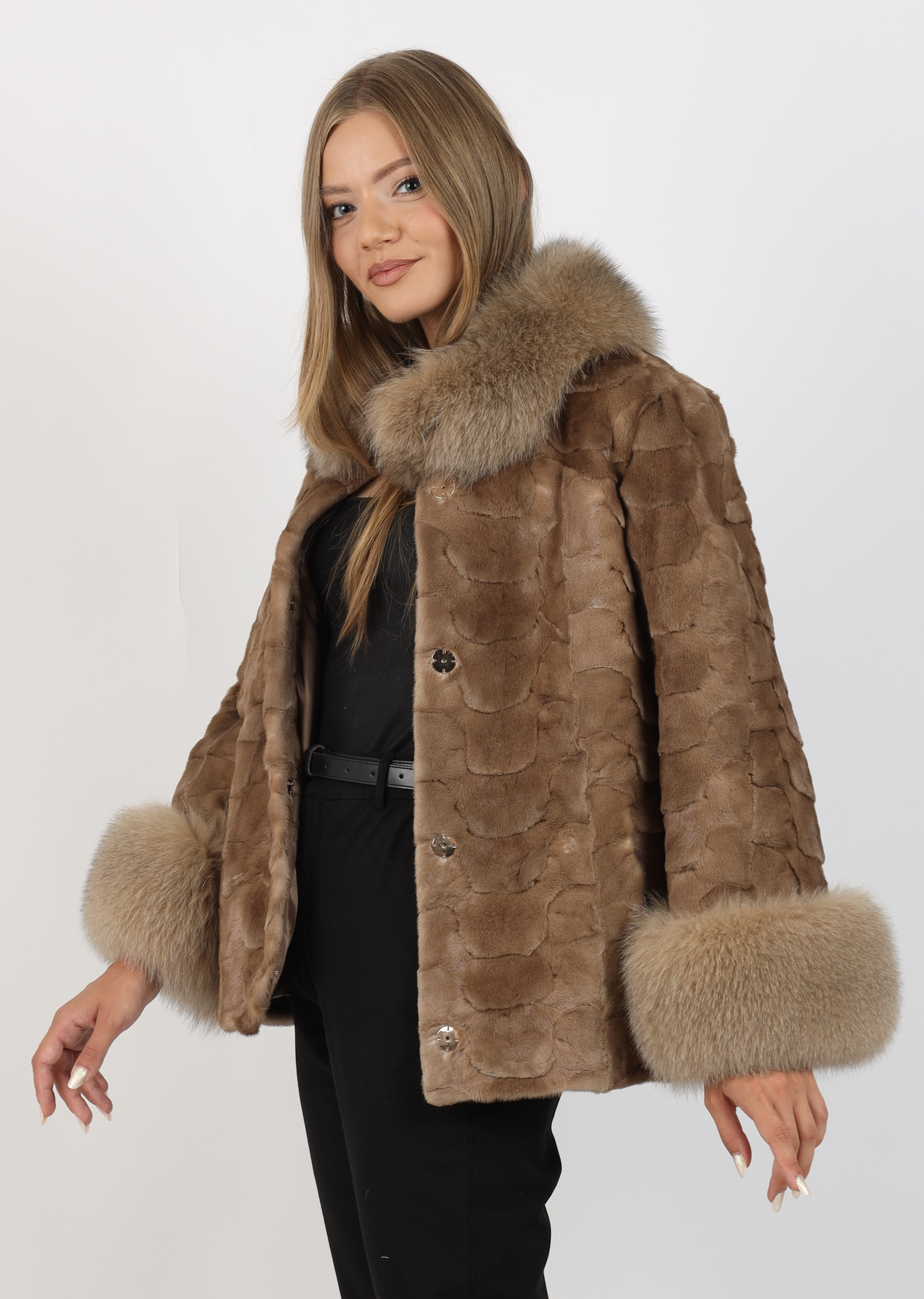 Capă de Damă din Blană de Nurcă și Guler din Blană de Vulpe Argintie Model Mirela Light Brown - imagine 5