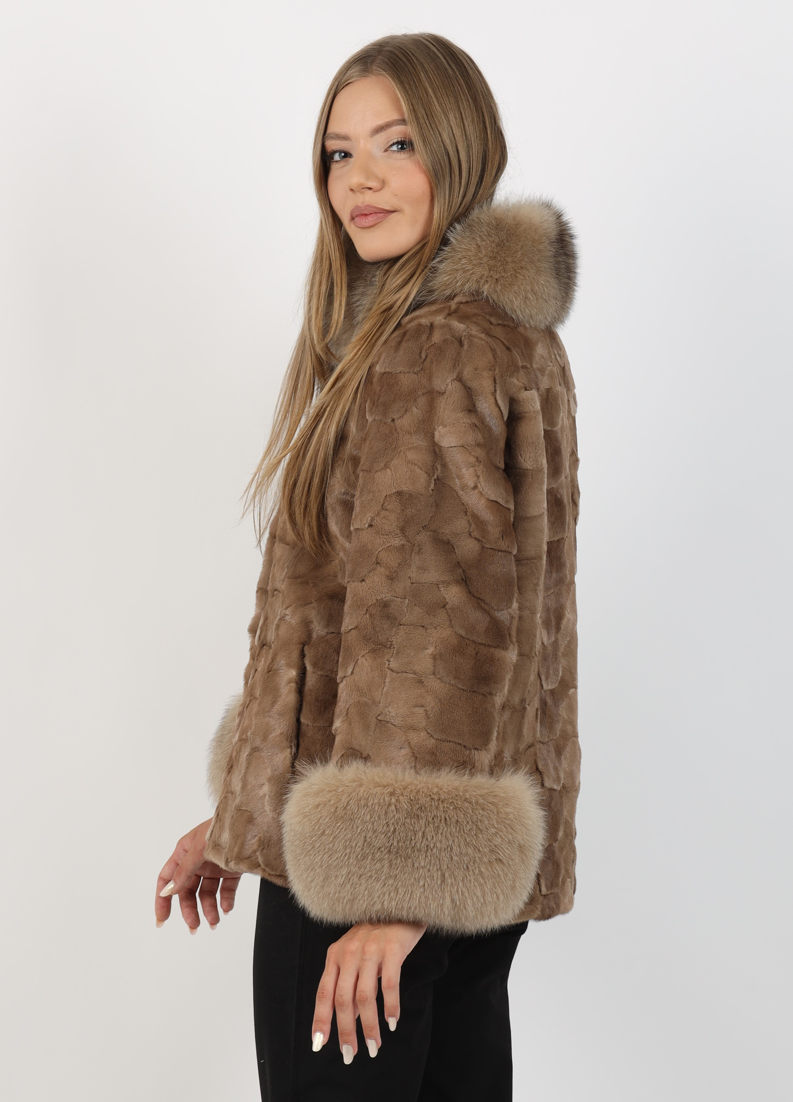 Capă de Damă din Blană de Nurcă și Guler din Blană de Vulpe Argintie Model Mirela Light Brown - imagine 7