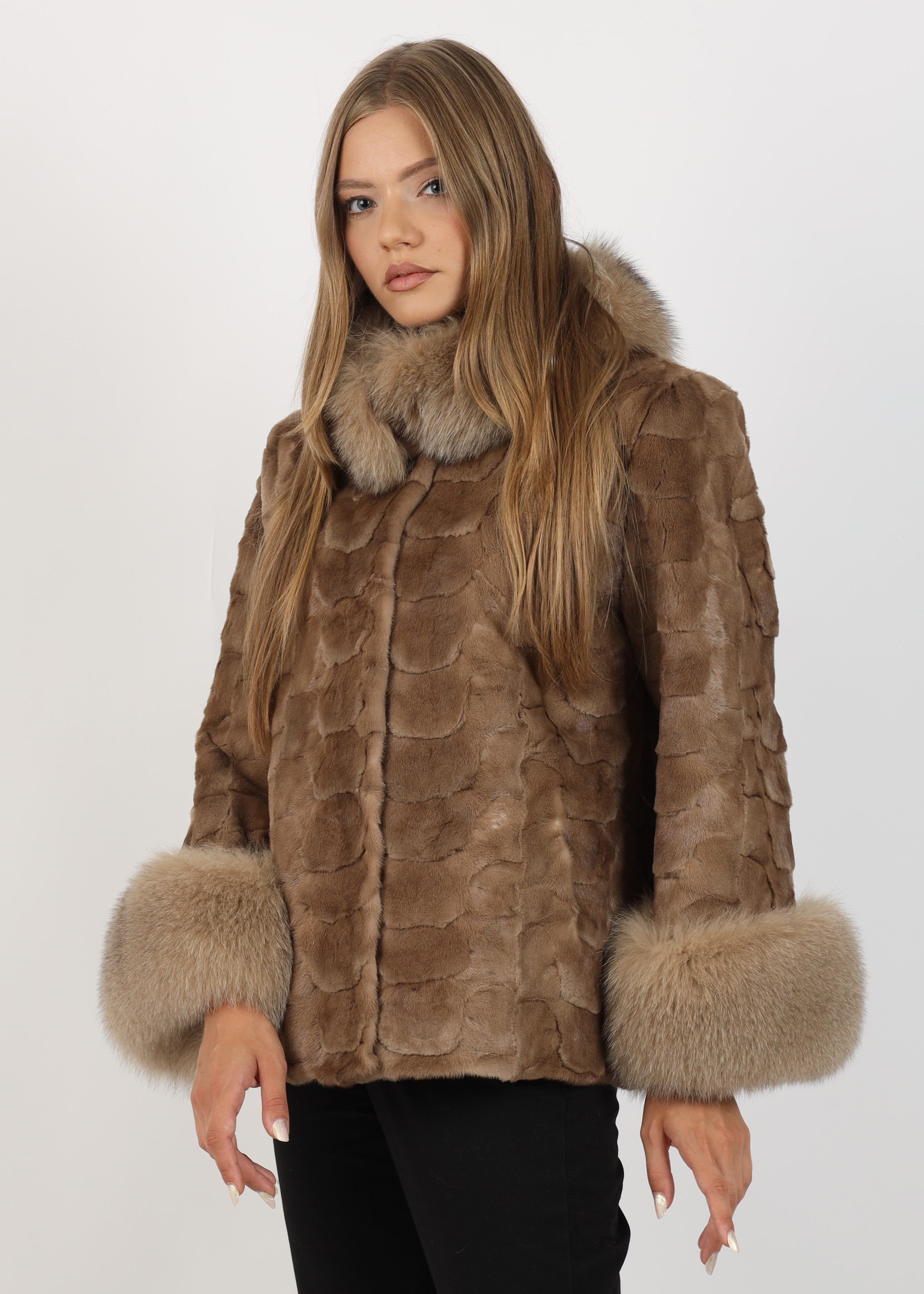 Capă de Damă din Blană de Nurcă și Guler din Blană de Vulpe Argintie Model Mirela Light Brown - imagine 9