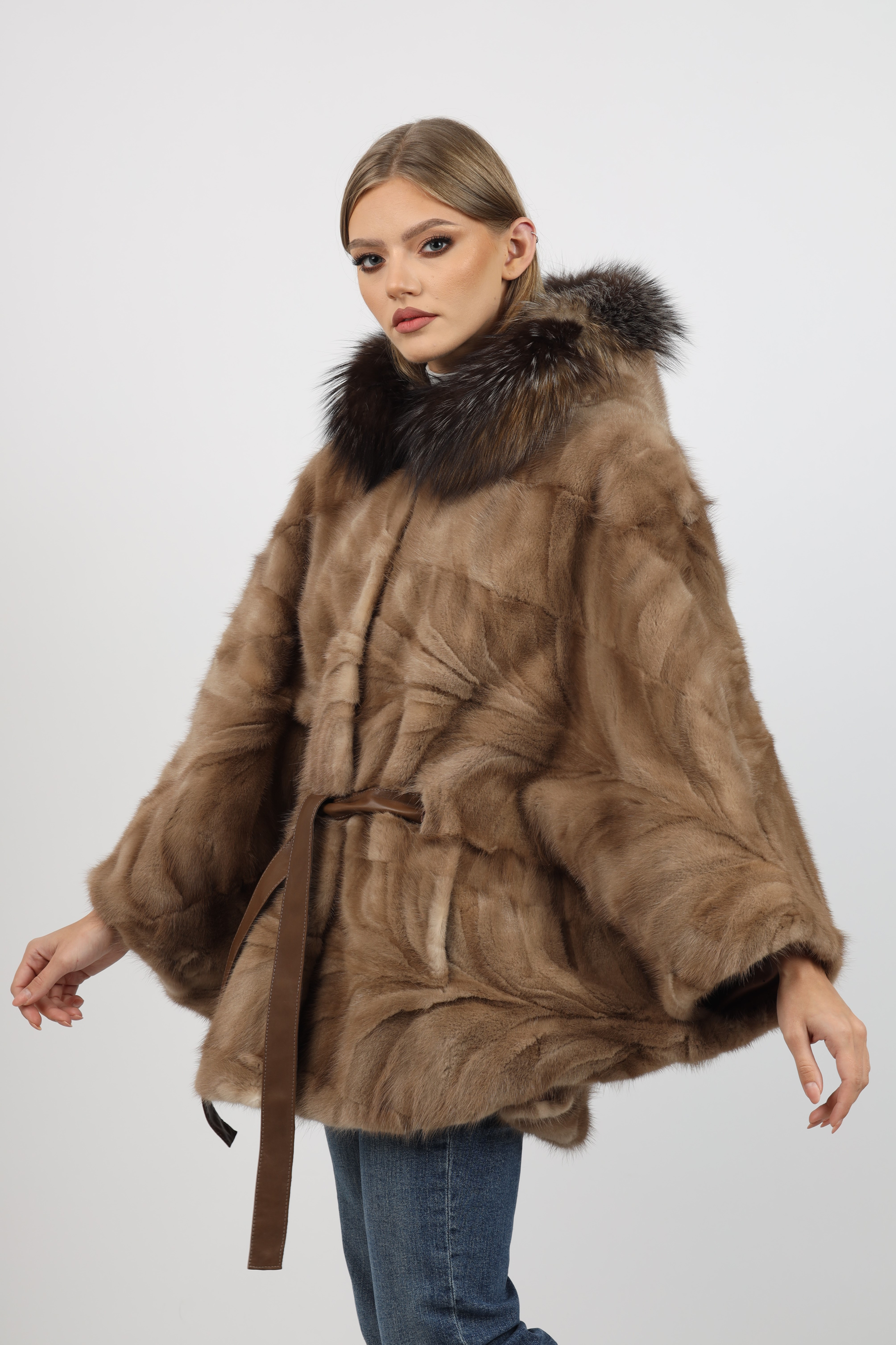 Poncho de Damă din Nurcă cu Cordon și Guler din Vulpe Argintie Butterfly Light Brown - imagine 2