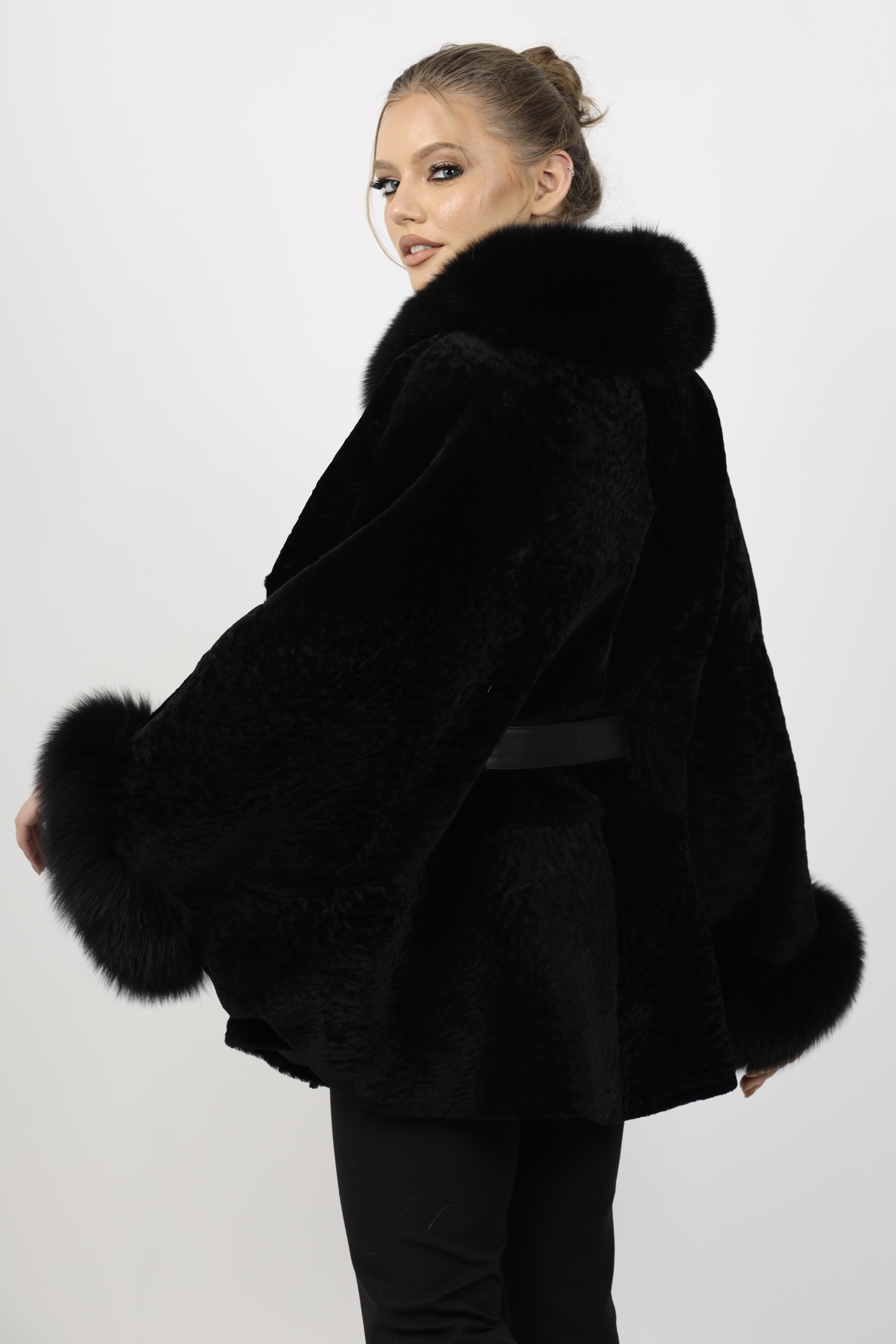 Poncho de Damă Universal din Blană de Miel Australian și Garnituri din Vulpe Argintie Model Astragan Full Black - imagine 4
