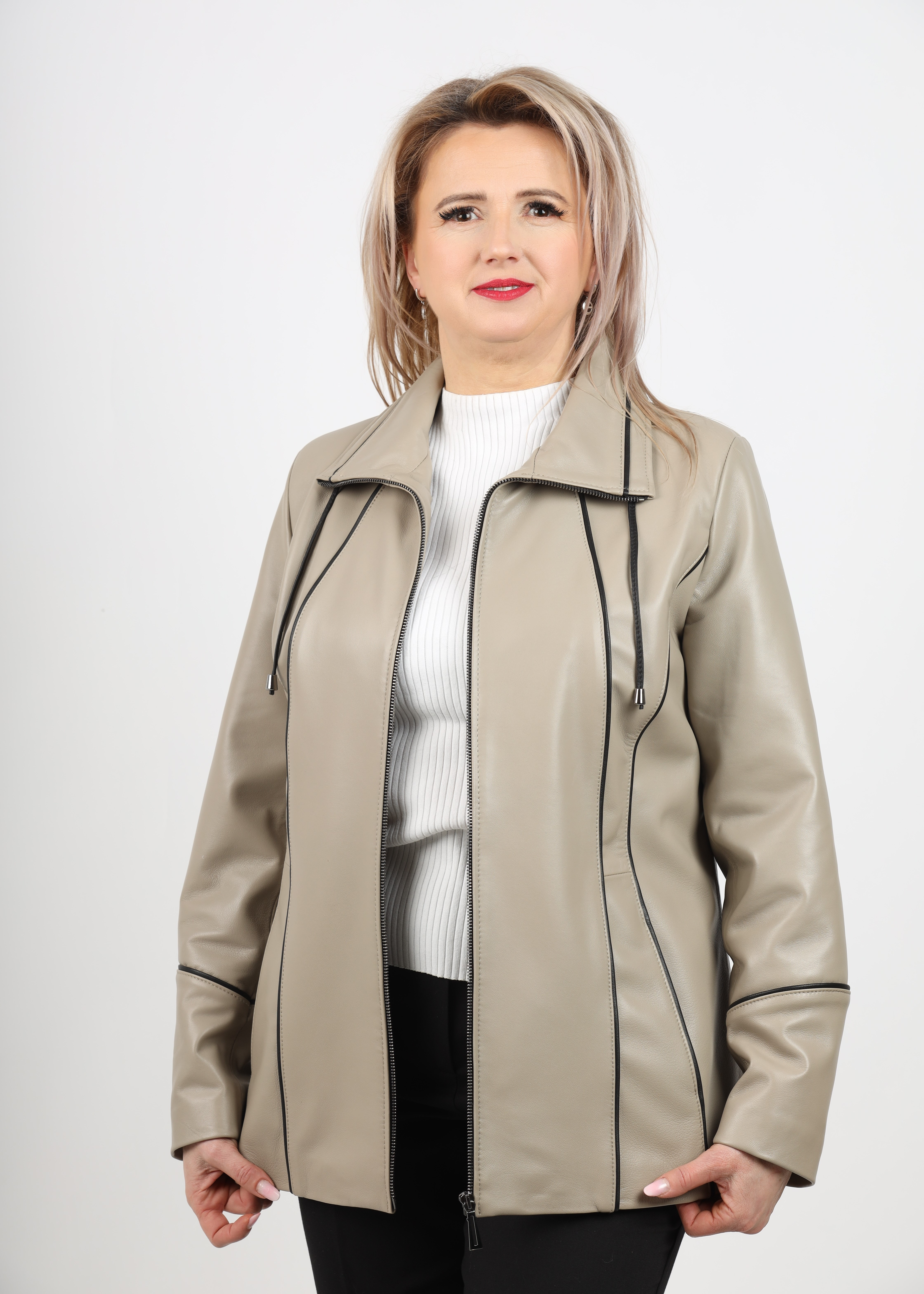 Geacă de Damă din Piele de Miel Model Iulia Bej - imagine 4