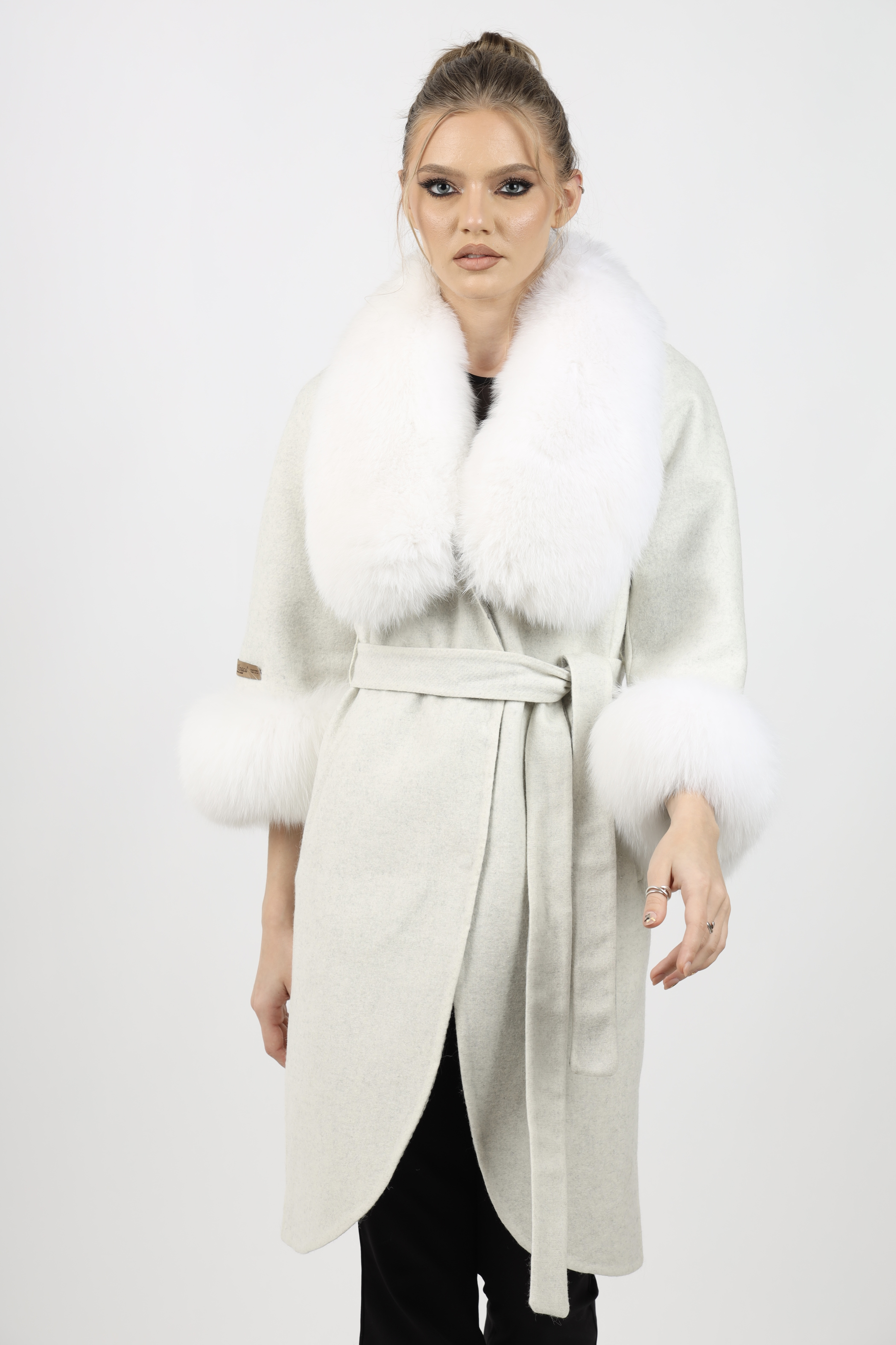 Palton de Damă din Stofă de Alpaca și Garnituri de Vulpe Argintie Model Snow White - imagine 2