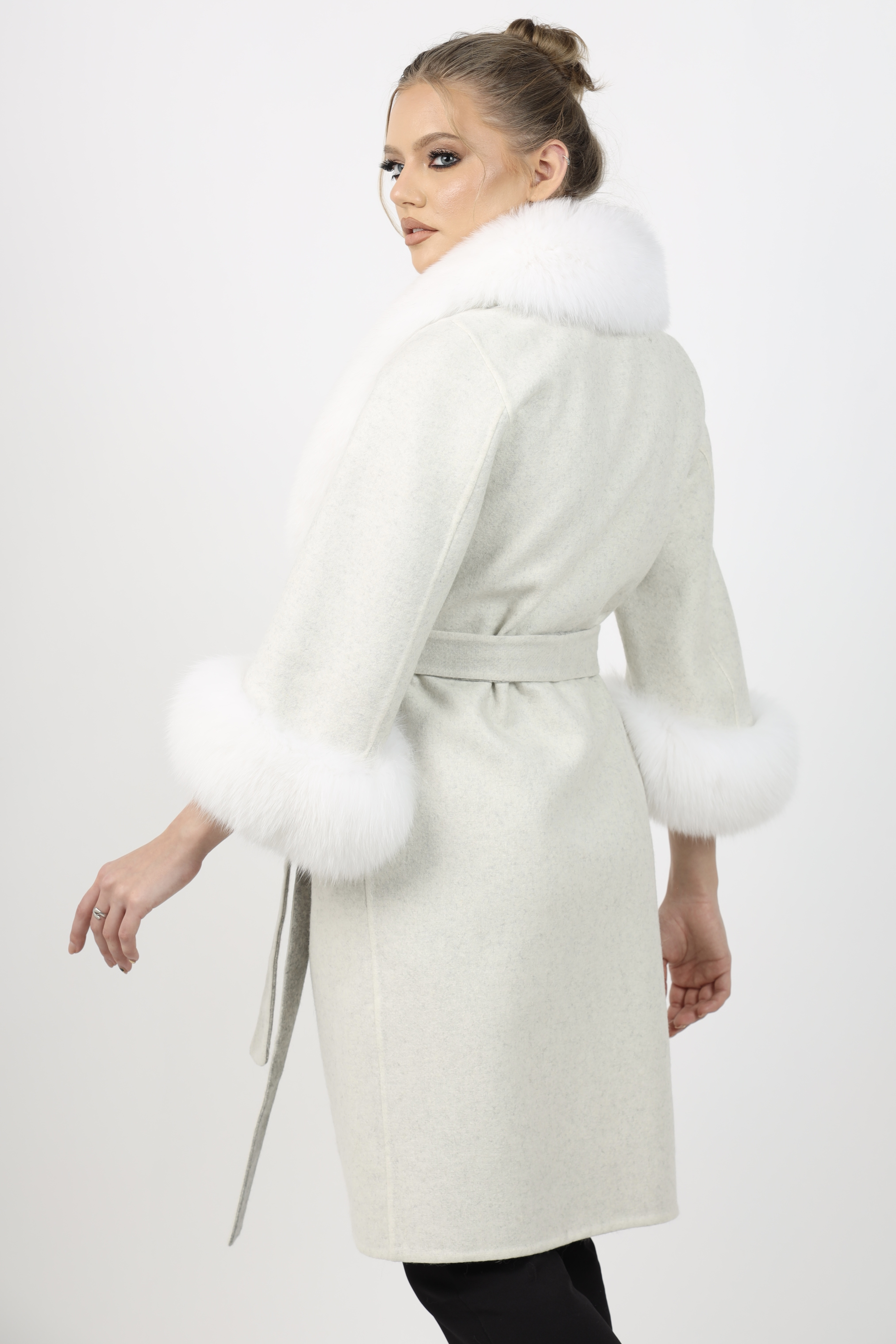 Palton de Damă din Stofă de Alpaca și Garnituri de Vulpe Argintie Model Snow White - imagine 3