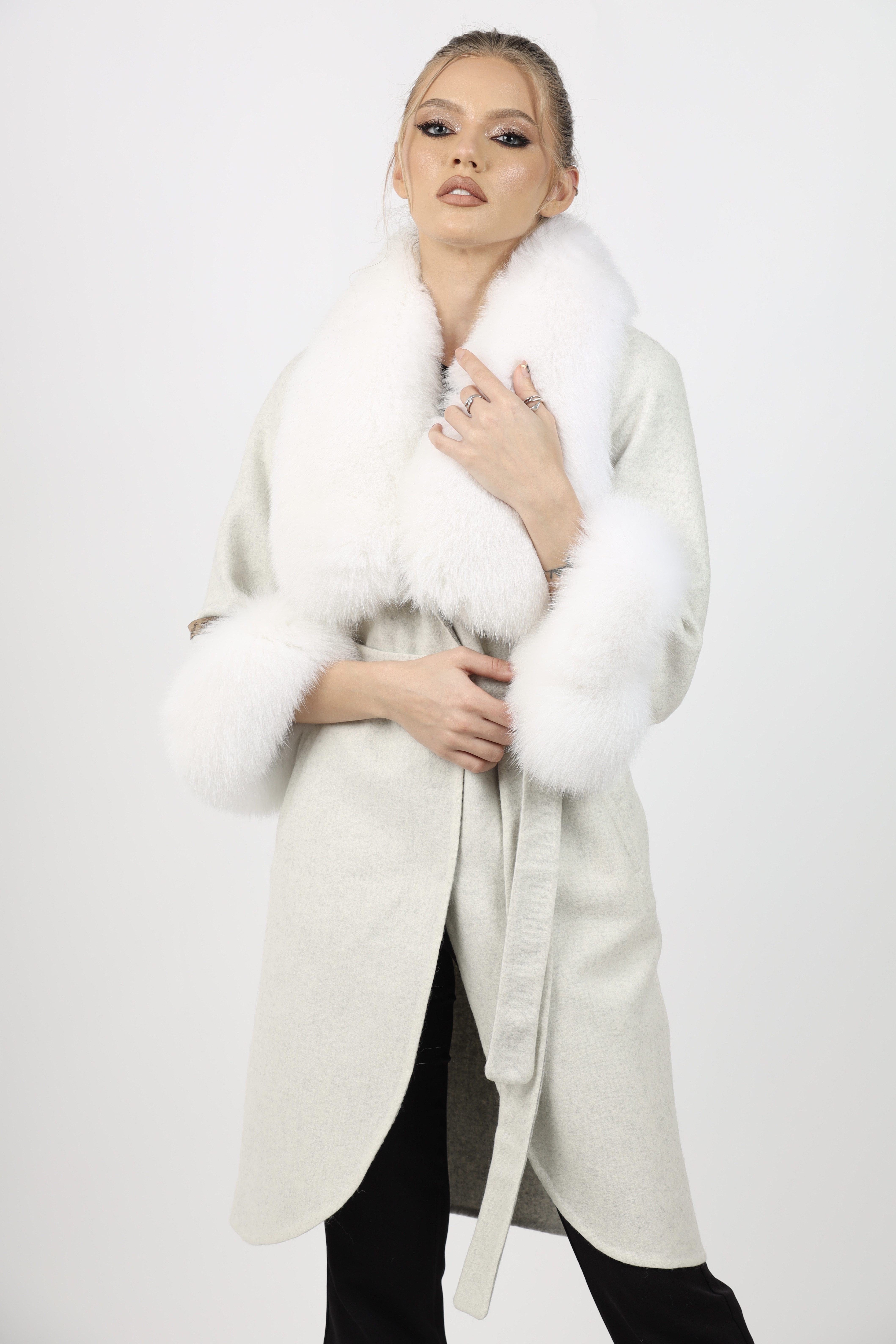 Palton de Damă din Stofă de Alpaca și Garnituri de Vulpe Argintie Model Snow White - imagine 7